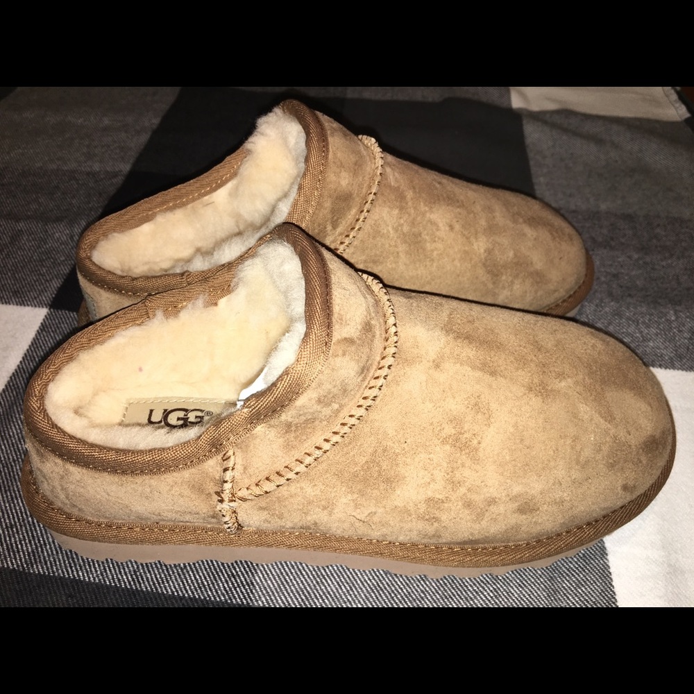 UGG AUSTRALIA CLASSIC SLIP ON SLIPPERS NEW Size 6